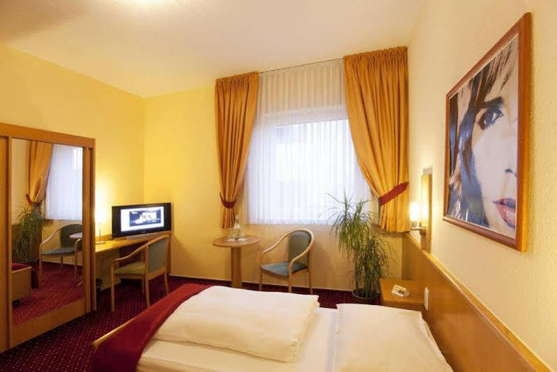 Arthotel Ambassador Wiesbaden - Free Parking Exterior photo